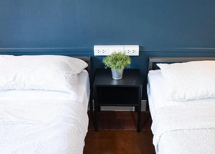 A4 Cosy Twin Large Beds - Silom *