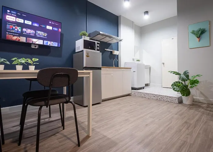 A4 Cosy Twin Large Beds - Silom